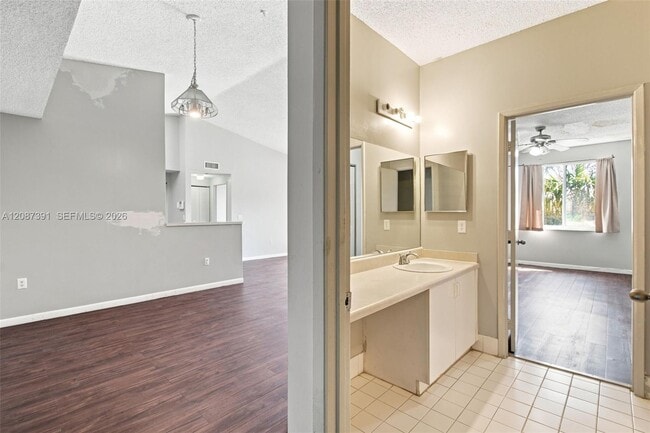 Building Photo - 6976 SW 39th St