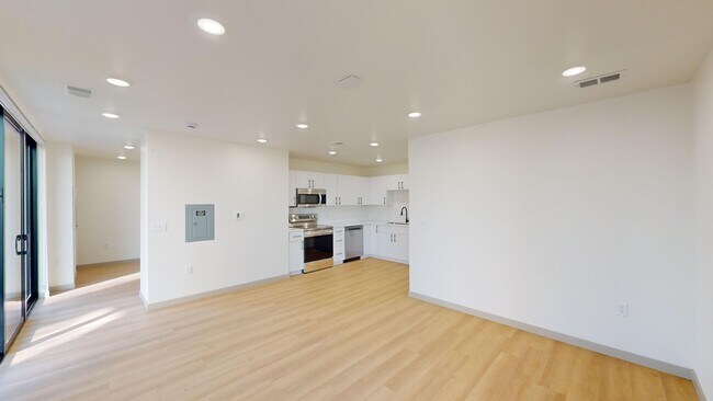 Interior Photo - Maple Rock Reserve