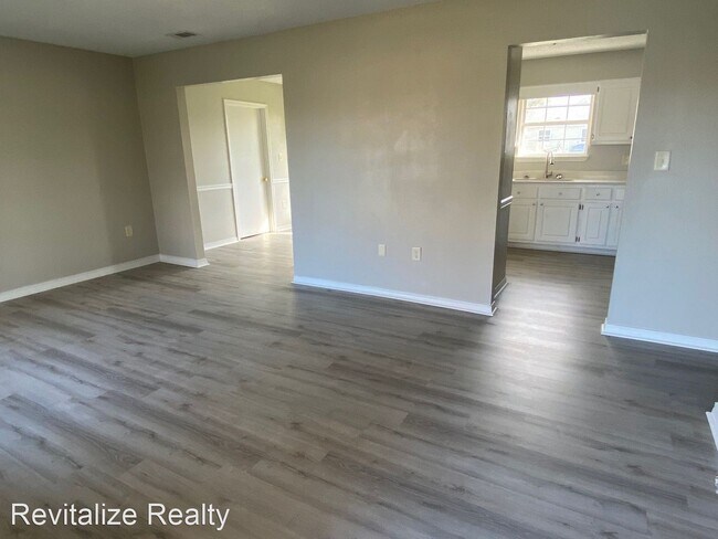 Building Photo - 3 br, 1.5 bath House - 76 Mayfair Ln
