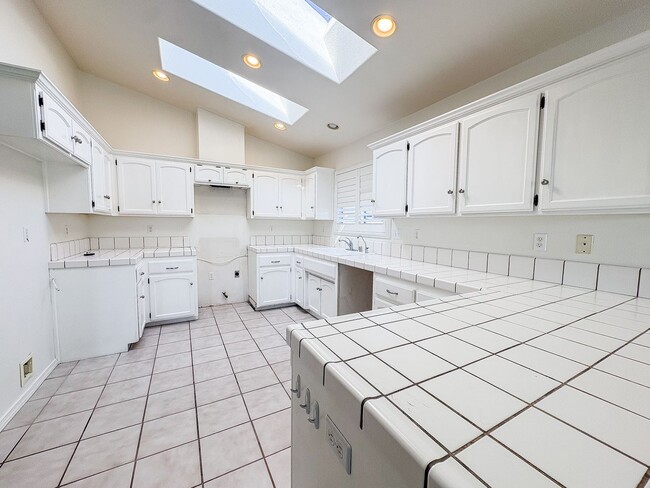 Building Photo - Unique 3 Bedroom, 3 Bathroom Home in Oceano