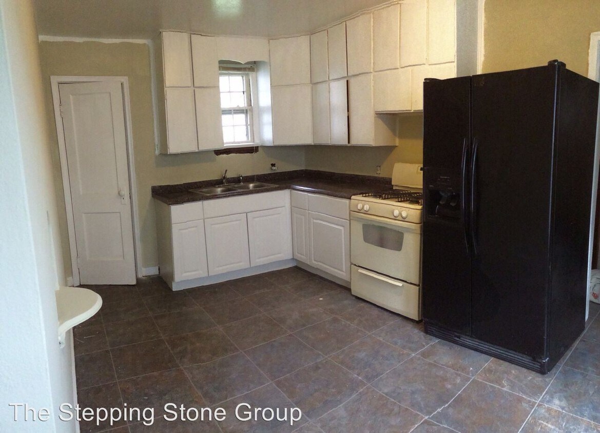 Foto principal - 2241 Pierce St NE