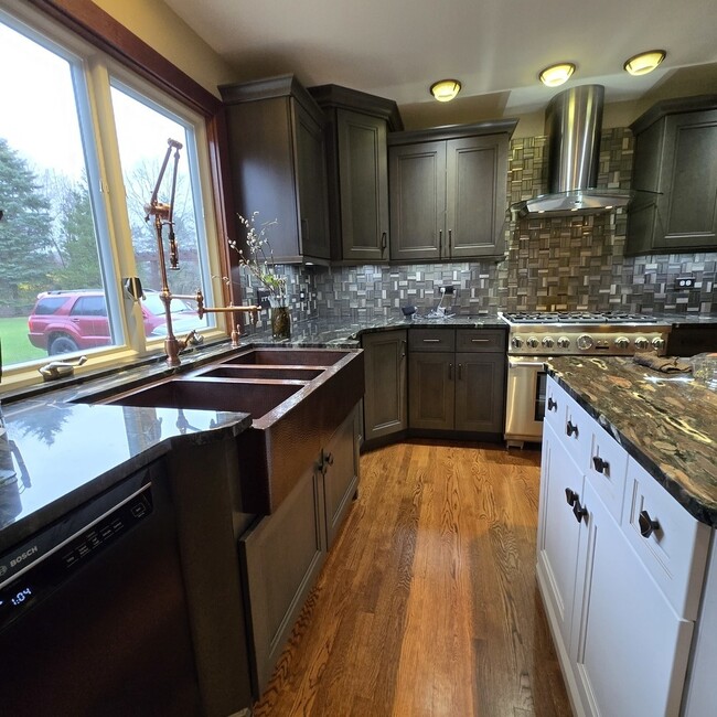 Building Photo - 25805 N Arrowhead Dr