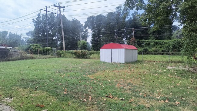 Building Photo - 1004 Bloomfield Dr
