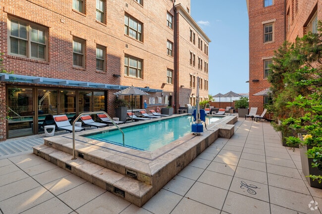 Building Photo - Hoffler Place