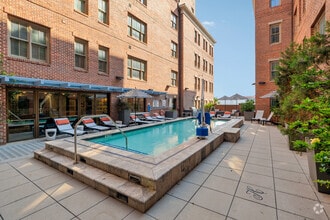 Building Photo - Hoffler Place
