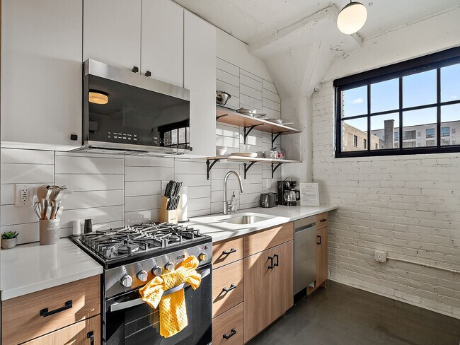 Building Photo - 608 N 3rd Ave