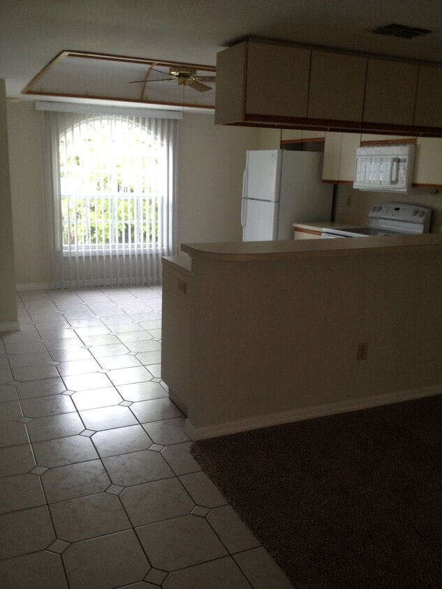 Building Photo - 751 Pinellas Bayway S