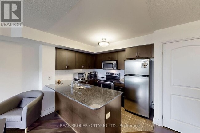 Building Photo - 1060-1060 Sheppard Ave W