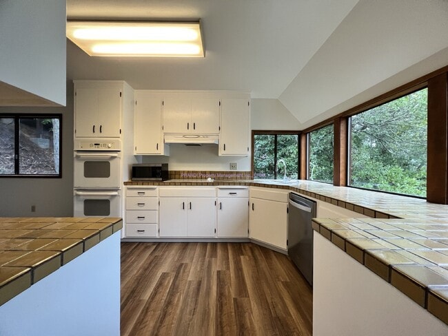 Foto del edificio - Beautiful 3 Bedroom, 2.5 Bathroom - Treehouse Sanctuary Home in Sausalito.