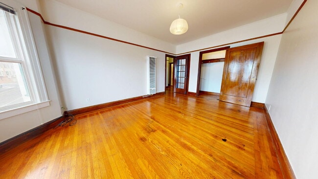 Building Photo - 2233 Judah St
