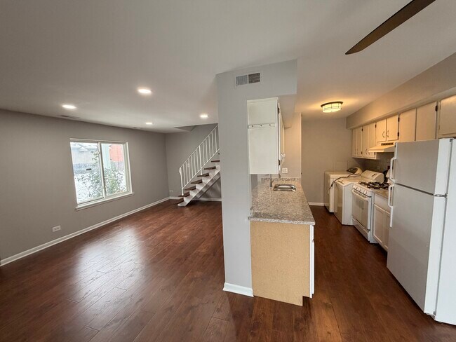 Foto del edificio - 1593 Cornell Pl