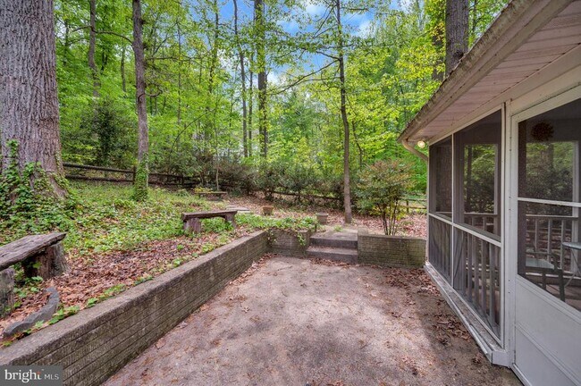 Foto del edificio - 130 Spring Wood Dr
