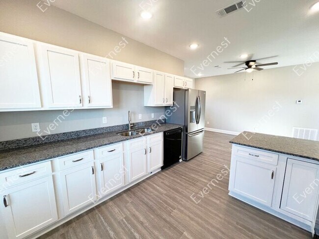 Foto del edificio - 210 W Hickory St