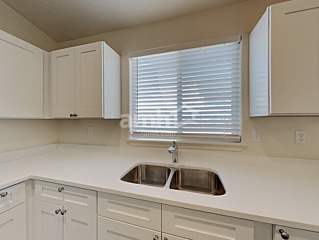 Foto del edificio - 1279 N Black Wolf Ave