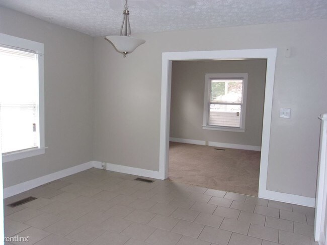 Building Photo - 3 br, 1.5 bath Duplex - 15 Adams Ave