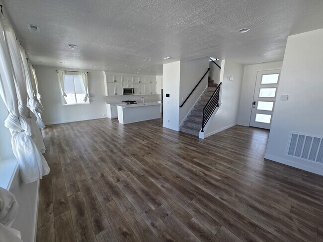 Building Photo - 2046 W Lydia Ln