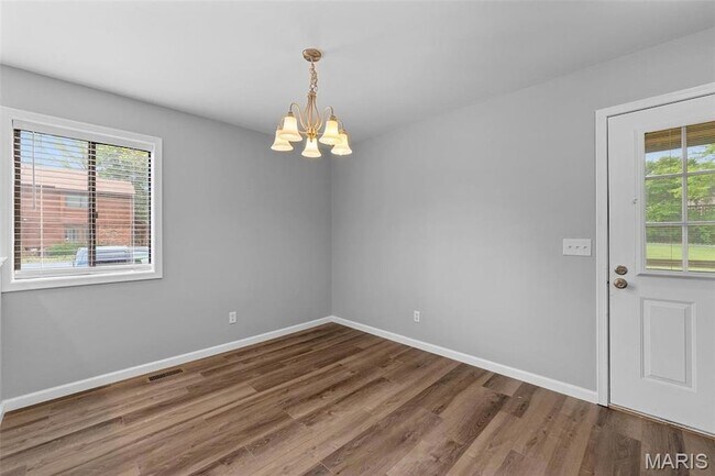 Foto del edificio - 250 Cedar Grove Dr