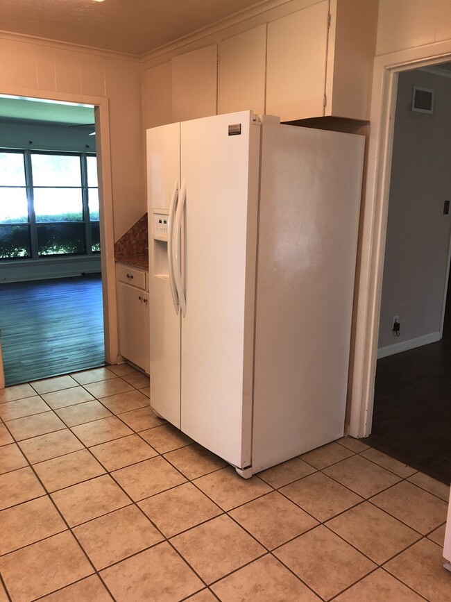 Building Photo - SOUTHERN HILLS!