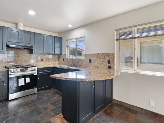 Foto del edificio - 3913 W 178th St