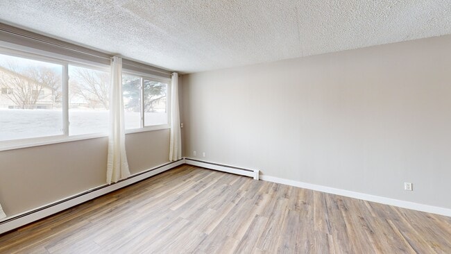 Building Photo - 10105-10107 107 Ave