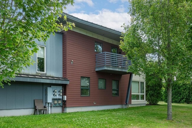 Building Photo - 659 Dennett St