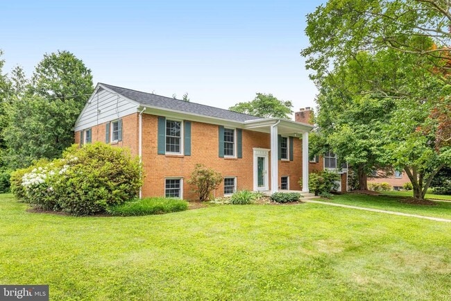 Building Photo - 1023 Westbriar Dr NE