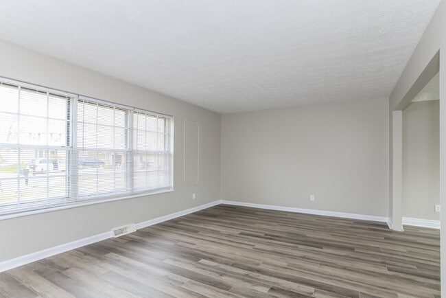 Building Photo - 3506 Lindenwood Dr