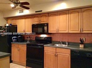 Foto del edificio - 250 180th Dr