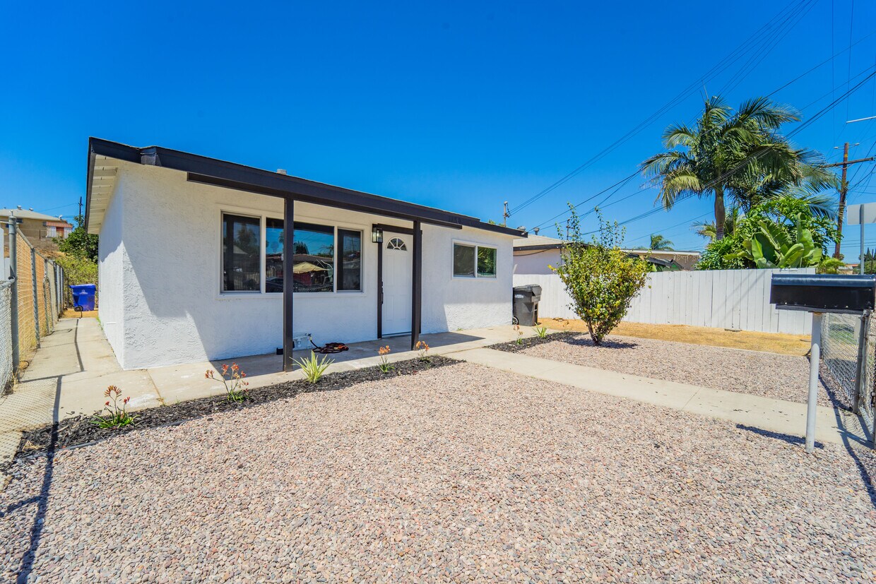 Front Yard - 1150 Goodyear St