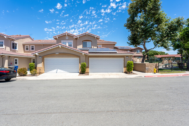 Foto del edificio - Chollas Heights Military Housing