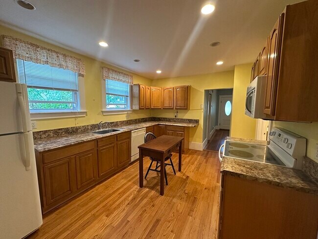 Foto del edificio - 24 Hillside Ave