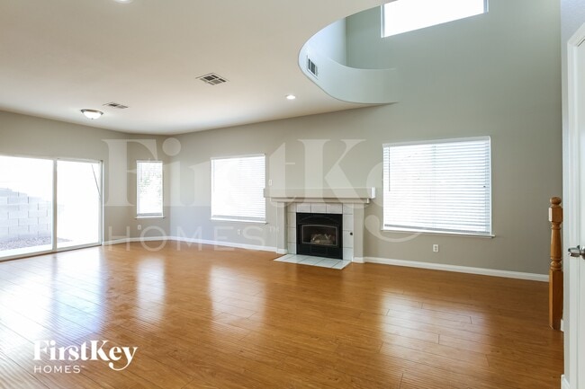 Building Photo - 3600 N Tomsik St