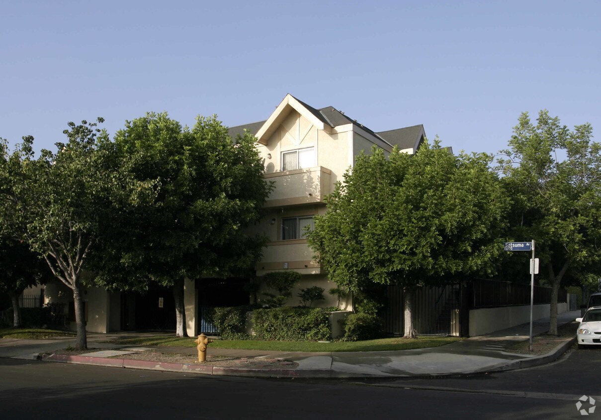 Building Photo - 5269 Satsuma Ave