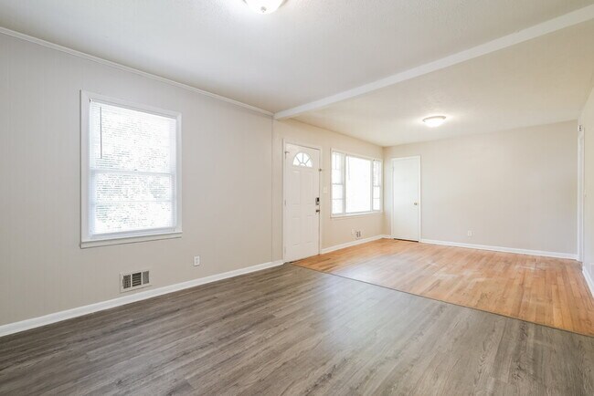 Foto del edificio - 6103 Blackhawk Trail SE
