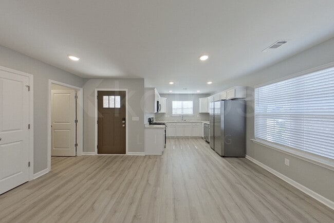 Building Photo - 383 Angela St