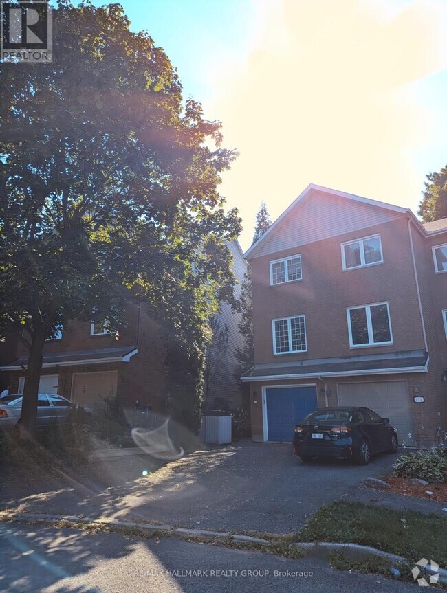 Building Photo - 210 Provender Ave