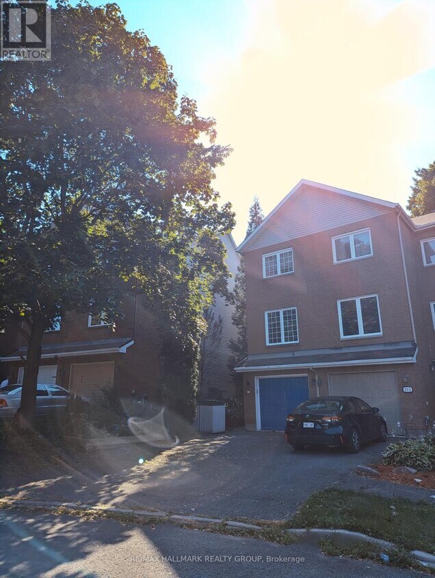 Primary Photo - 210 Provender Ave
