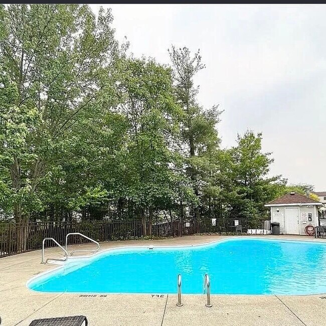 Foto del edificio - 1304 Cedarwood Dr