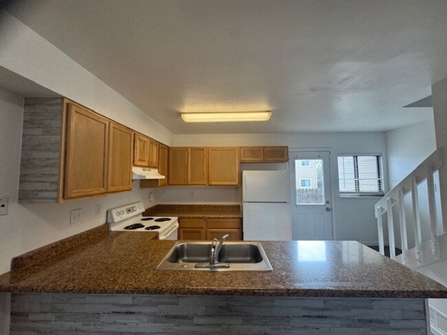 Foto del edificio - COZY 3BD/2.5BA TOWNHOME near Military Bases - Security Deposit Alternative Available