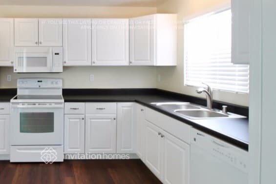 Building Photo - 3000 Phillips Ct