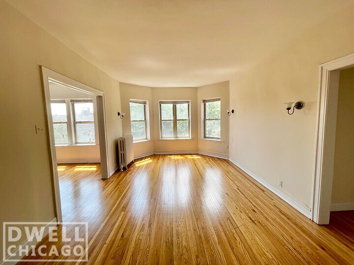 Primary Photo - 1328 W Estes Ave