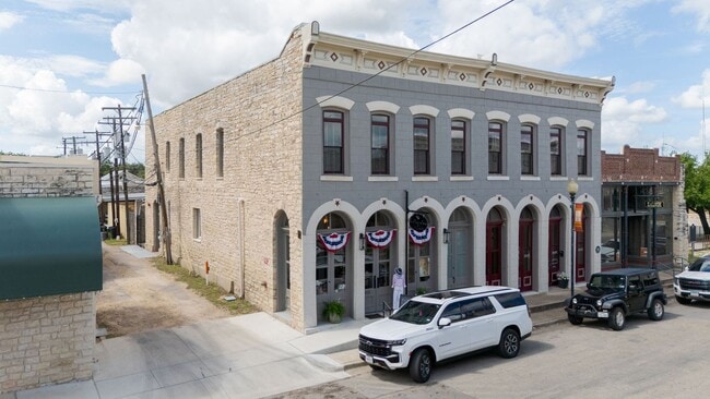 Building Photo - 410 E 3rd St