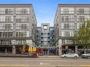 Building Photo - Modern Studio with Amazing City Views!