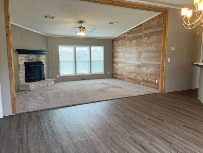 Building Photo - Welcome Home! Move In Special!