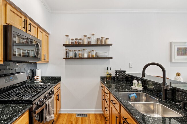 Foto del edificio - 1208 S Federal St