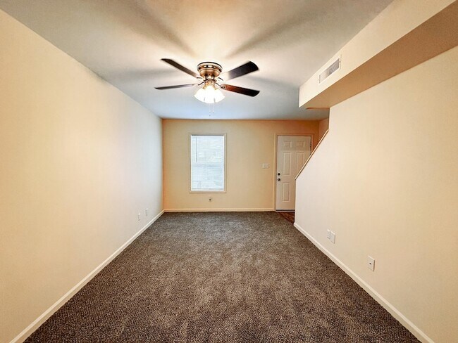 Foto del edificio - 108 Coyote Ct