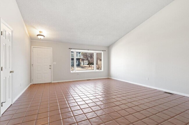 Building Photo - 635 San Fernando Pl