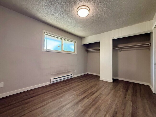 Foto del edificio - 1004 S Cloverdale St