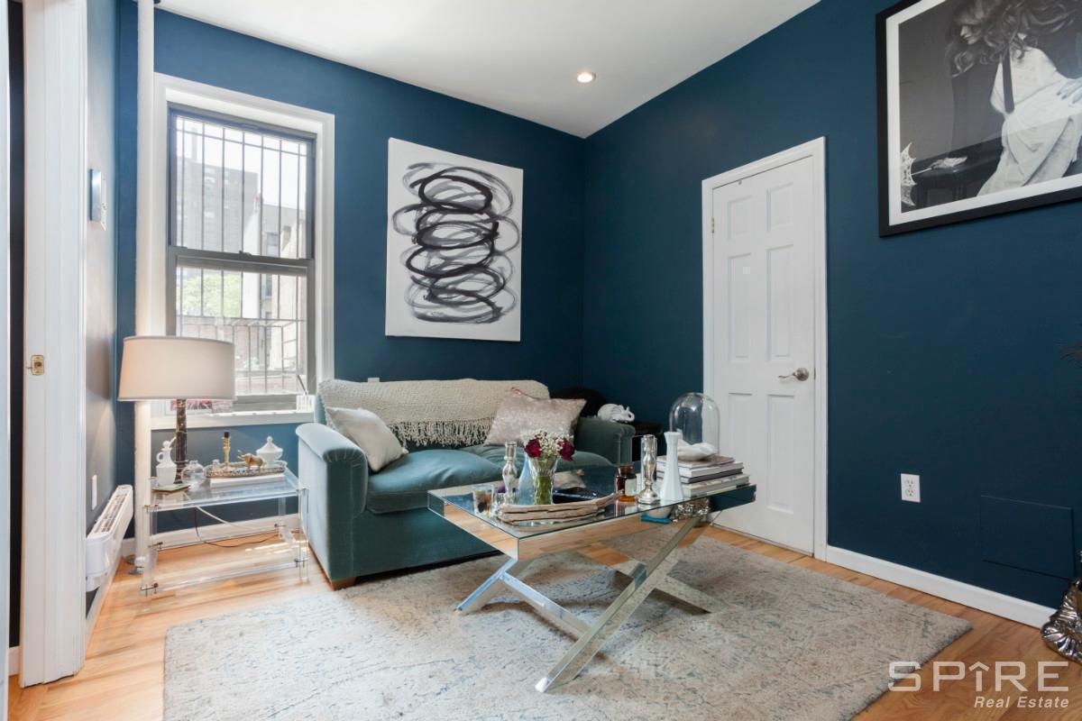 Foto principal - 352 E 20th St