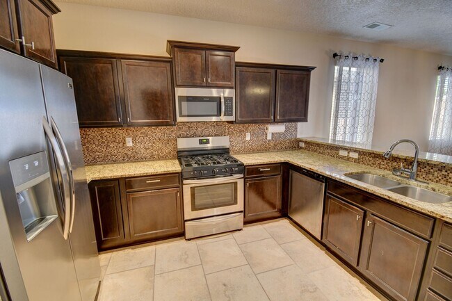 Foto del edificio - Beautiful Single Story ------3 Bedroom 2 B...